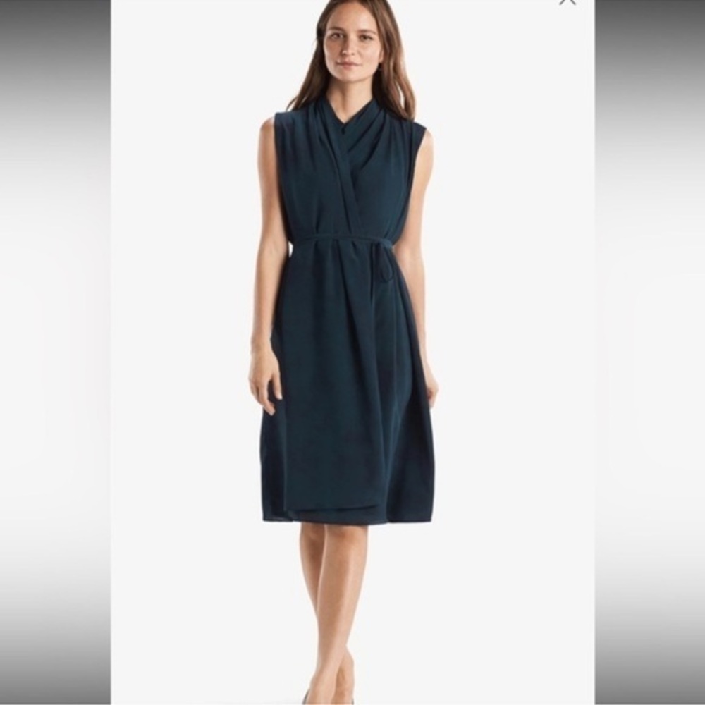 MM lafleur “the Greer dress “
100 silk dress - NWT size XS